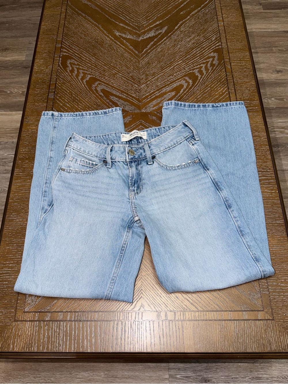 HOLLISTER Low-Rise Baggy Jeans